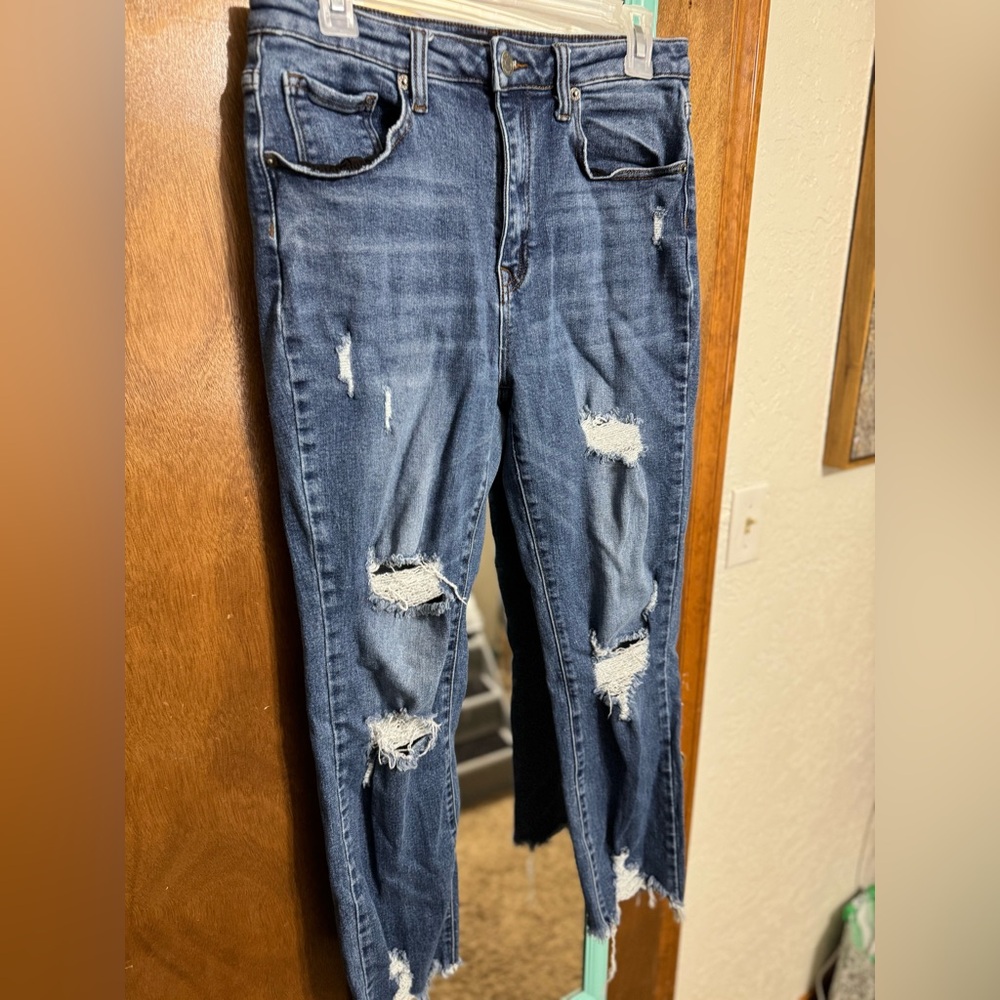 ✨RISEN SIZE 30/11 RIPPED BOYFRIEND JEANS✨